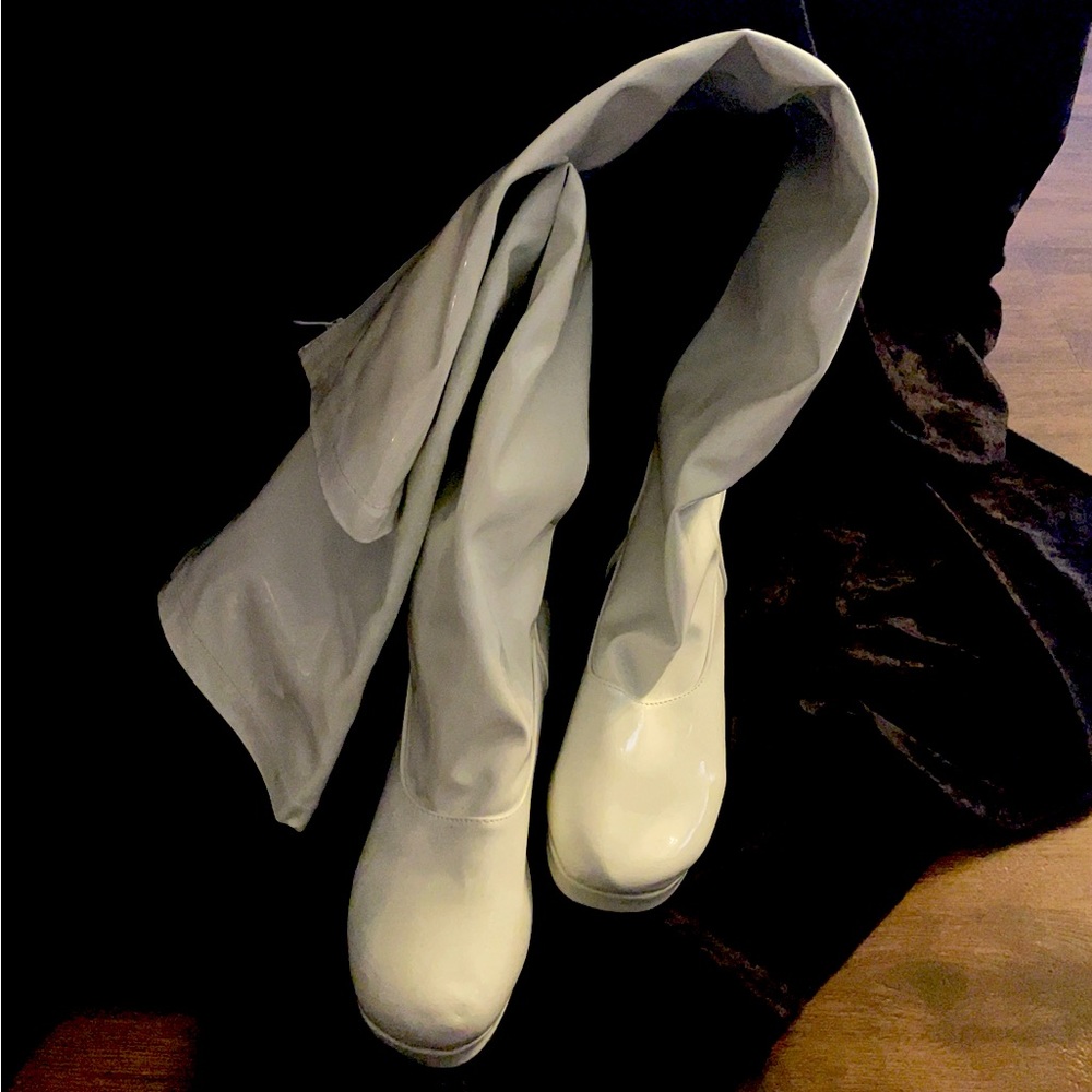 Brand new, never worn. White over the knee boot.